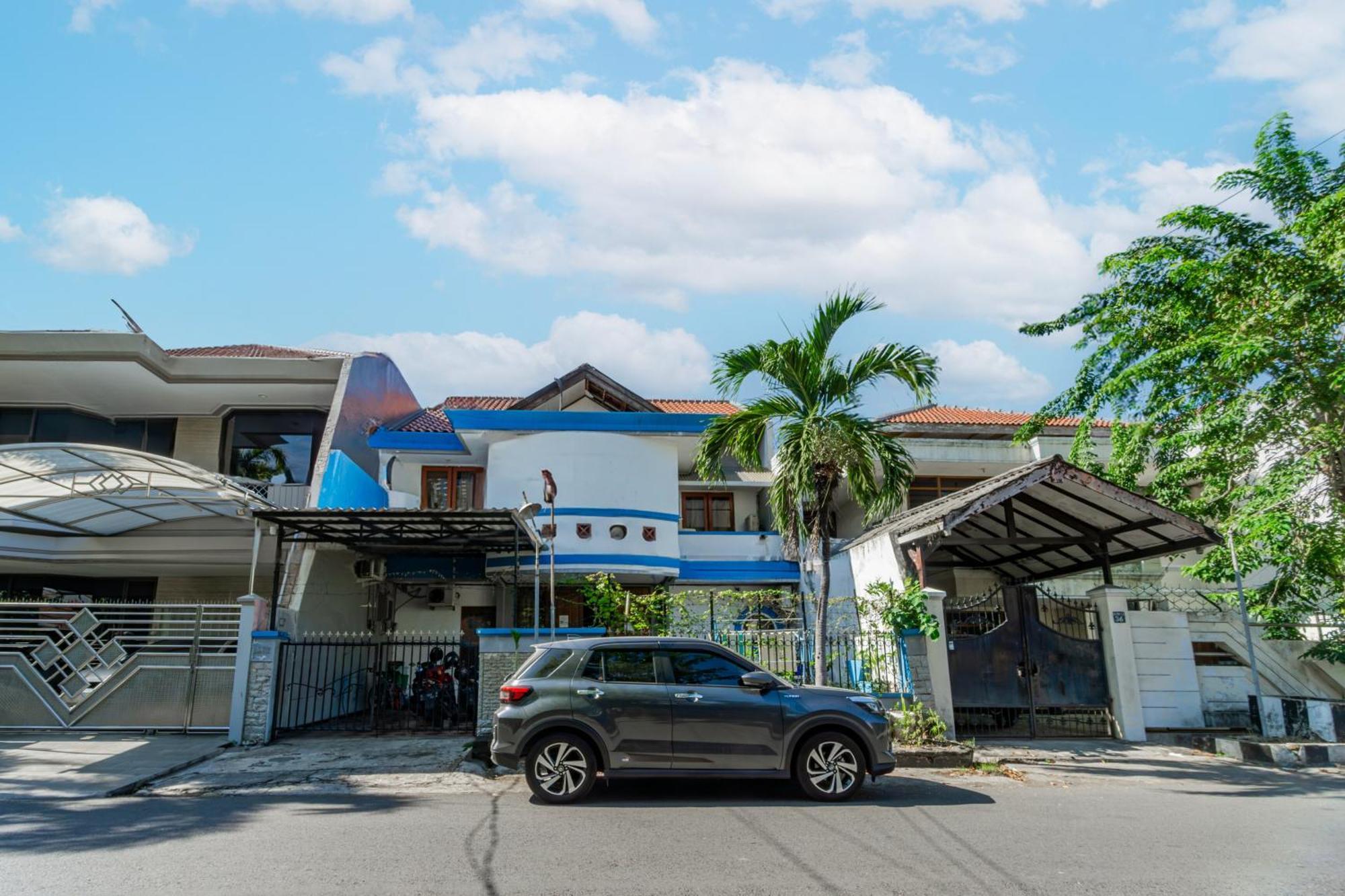 Hotel Oyo Life 93978 Syariah Surabaya