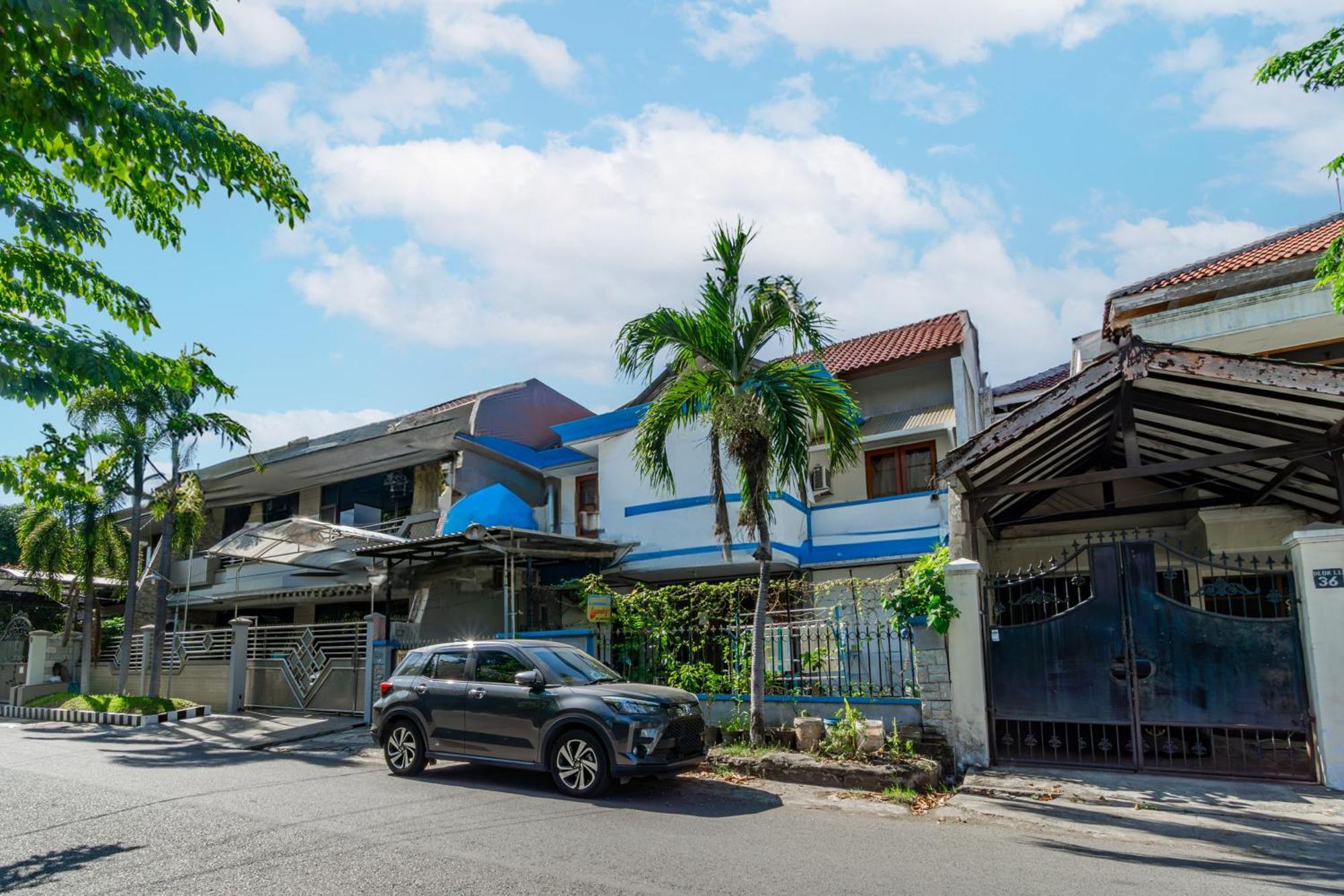 Oyo Life 93978 Syariah Hotel