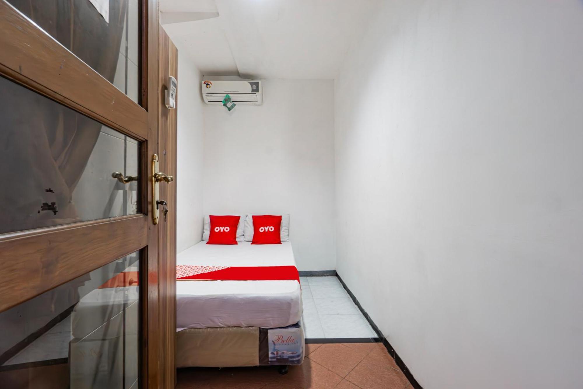 Oyo Life 93978 Syariah Hotel Surabaya