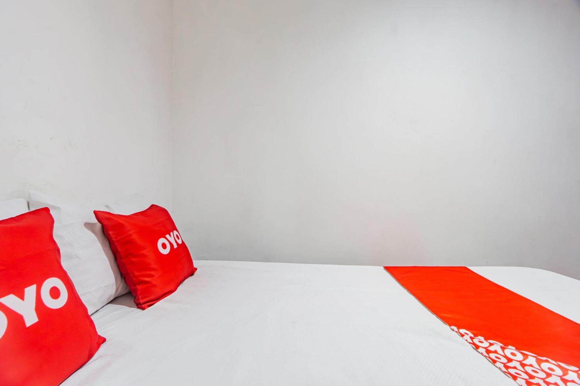 Oyo Life 93978 Syariah Hotel Surabaya