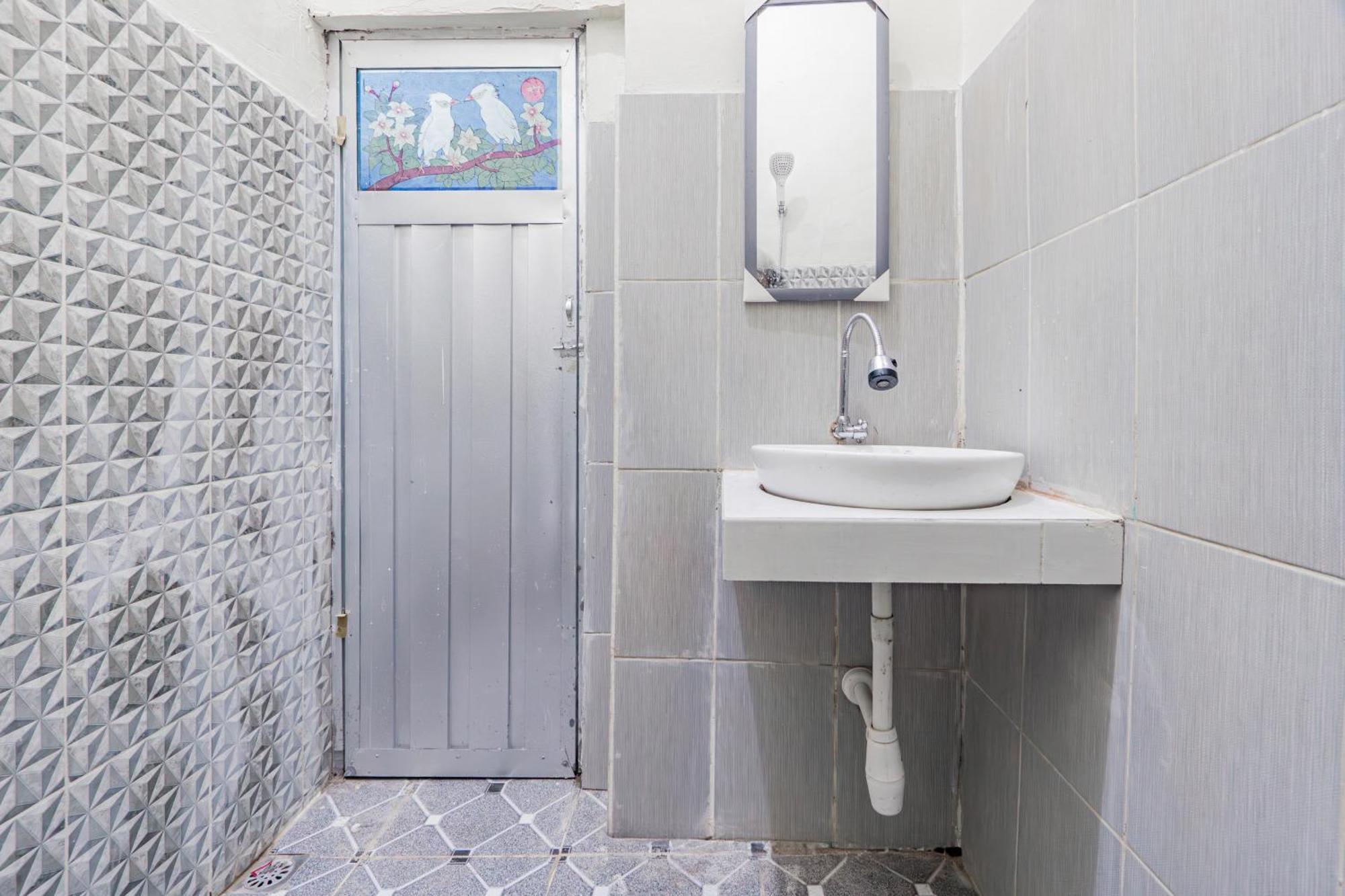 Hotel Oyo Life 93978 Syariah Surabaya